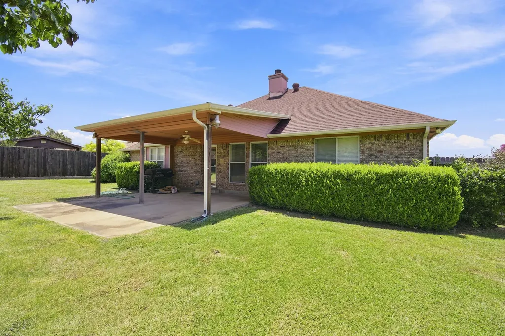 1121 The Meadows Parkway Desoto TX 75115