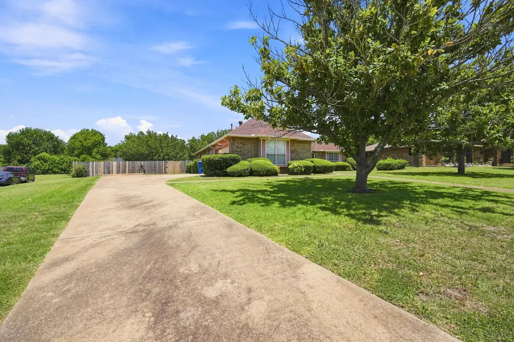 1121 The Meadows Parkway Desoto TX 75115