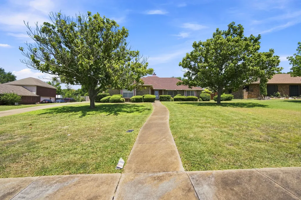 1121 The Meadows Parkway Desoto TX 75115