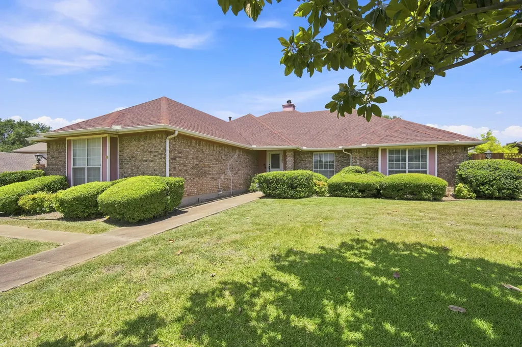 1121 The Meadows Parkway Desoto TX 75115
