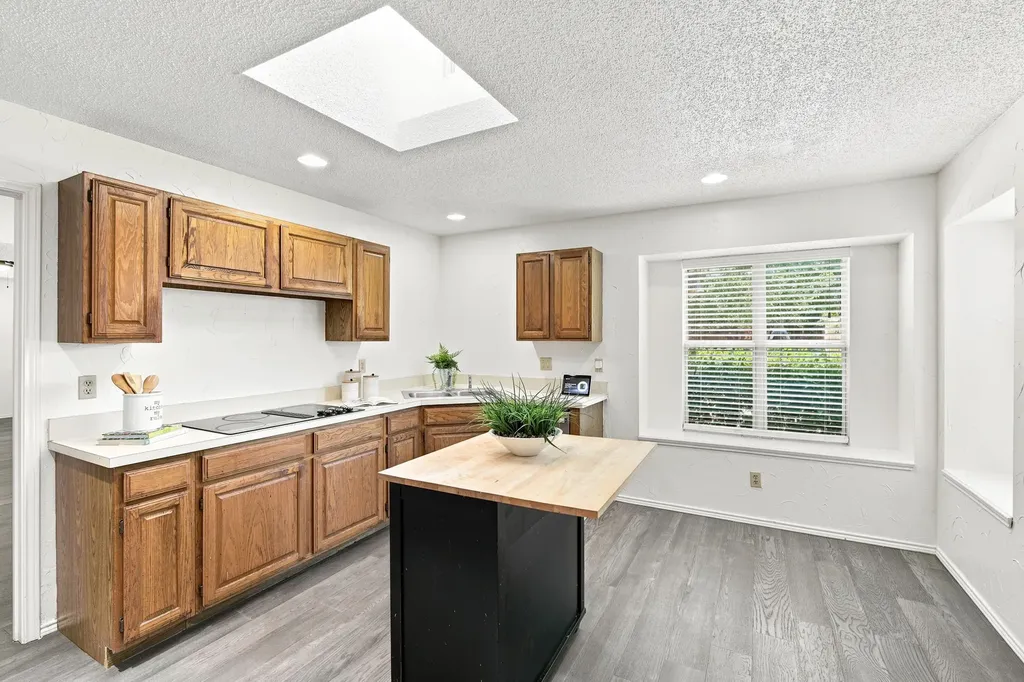 1121 The Meadows Parkway Desoto TX 75115