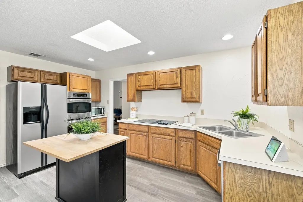 1121 The Meadows Parkway Desoto TX 75115