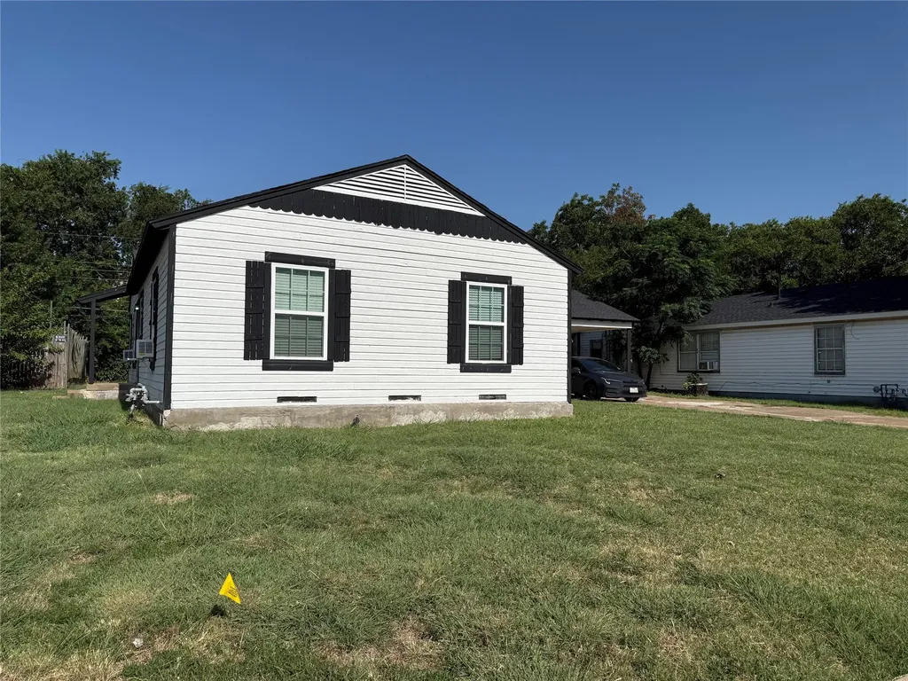 205 22nd Street Grand Prairie TX 75050