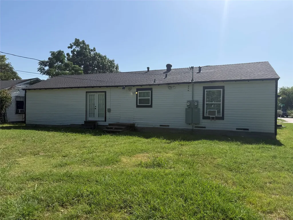 205 22nd Street Grand Prairie TX 75050