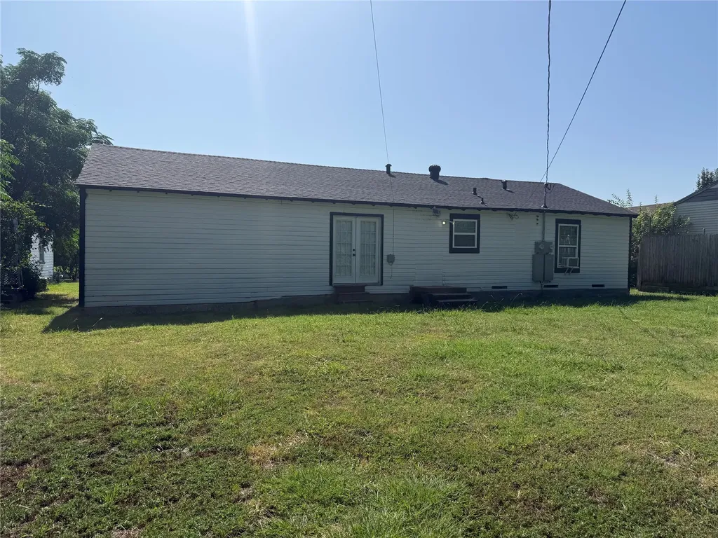 205 22nd Street Grand Prairie TX 75050