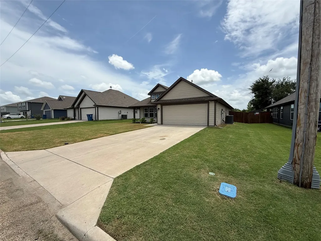 305 Sunnyside Drive Trenton TX 75490