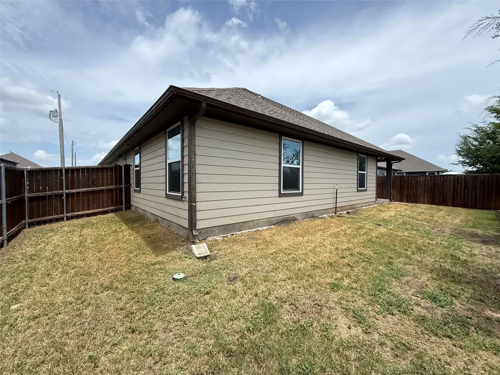 305 Sunnyside Drive Trenton TX 75490
