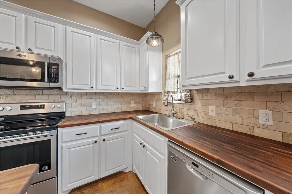2967 Woodlawn Road Bruceville TX 76630