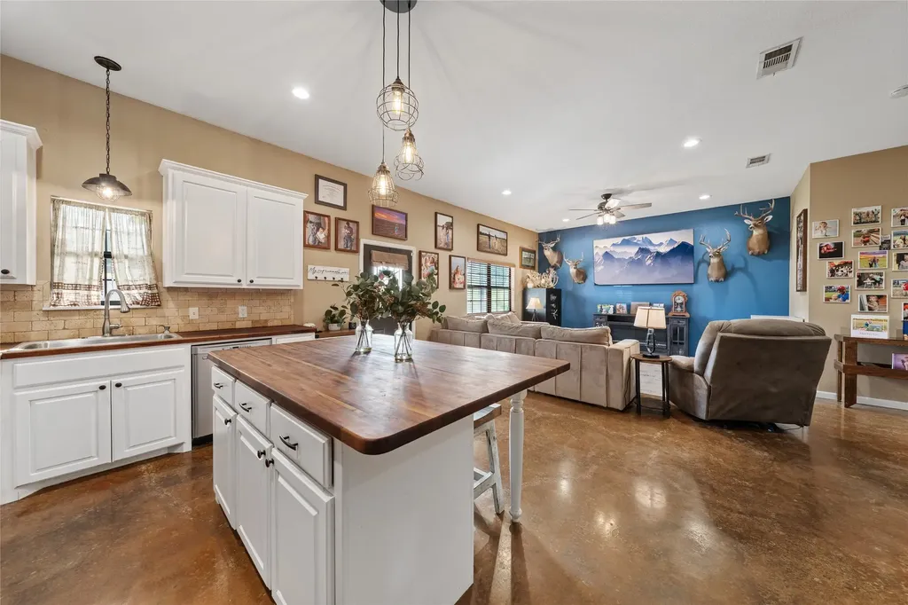 2967 Woodlawn Road Bruceville TX 76630