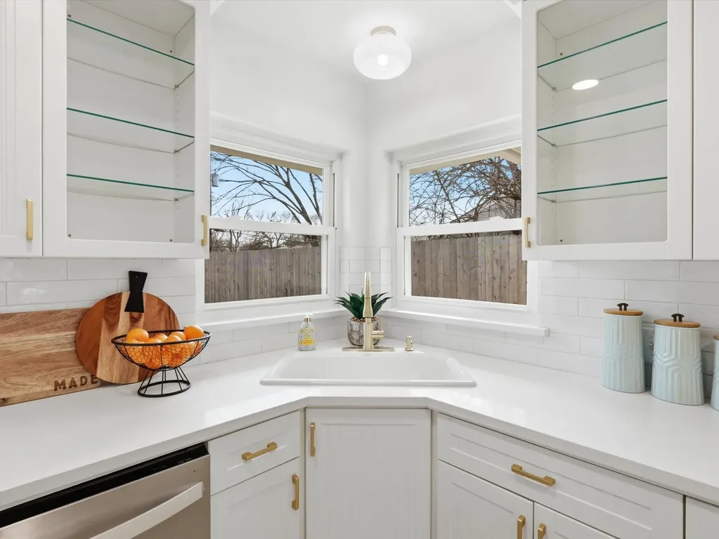 10322 Pinecrest Drive Dallas TX 75228