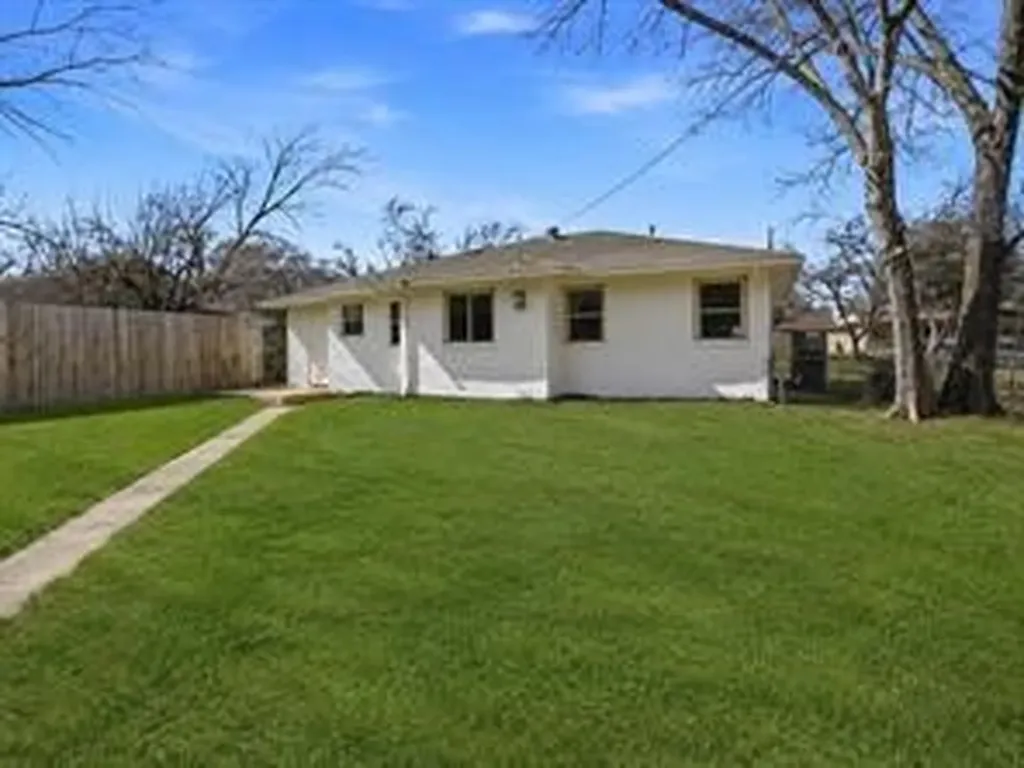 10322 Pinecrest Drive Dallas TX 75228