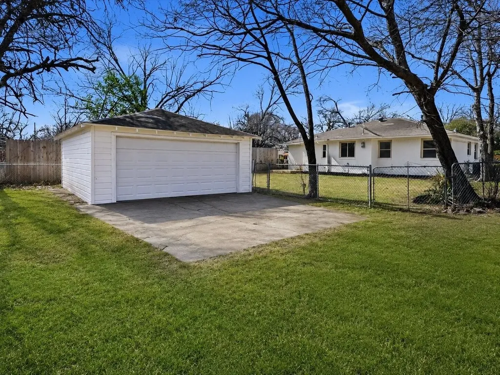 10322 Pinecrest Drive Dallas TX 75228