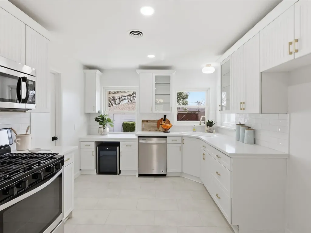 10322 Pinecrest Drive Dallas TX 75228