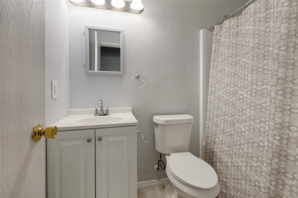 1008 White Dove Drive Arlington TX 76017
