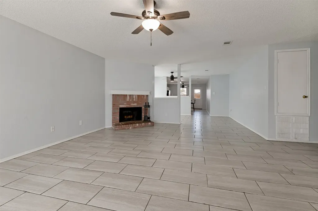 1008 White Dove Drive Arlington TX 76017