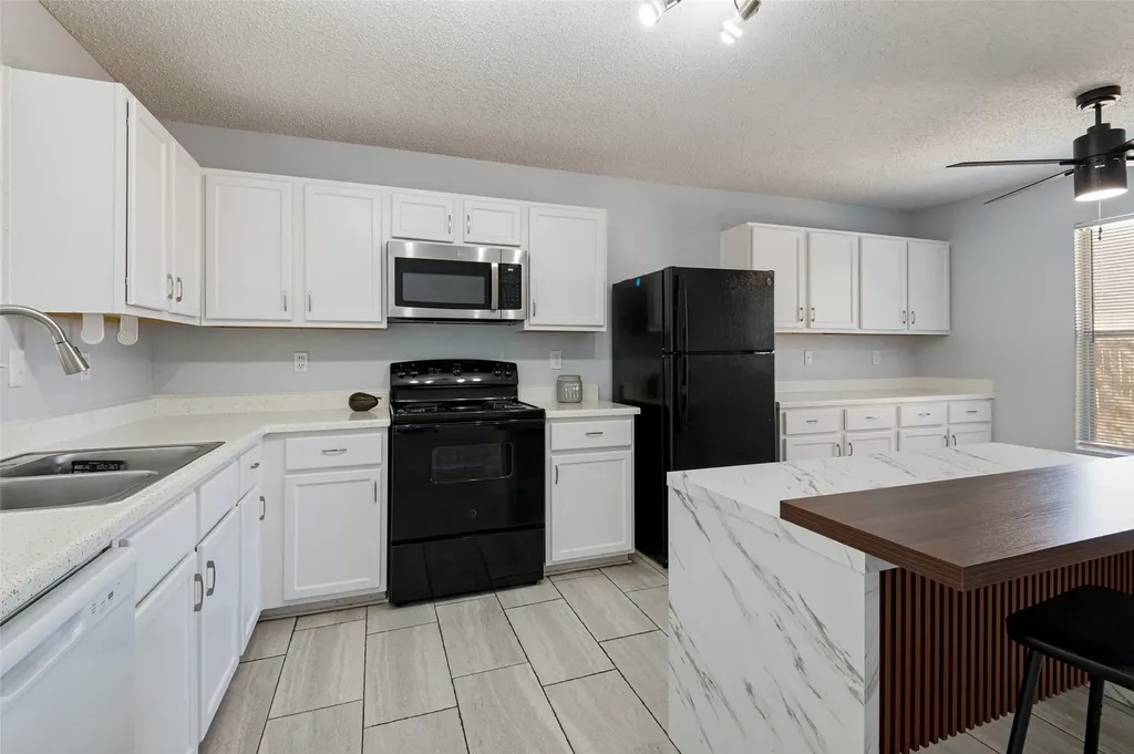 1008 White Dove Drive Arlington TX 76017