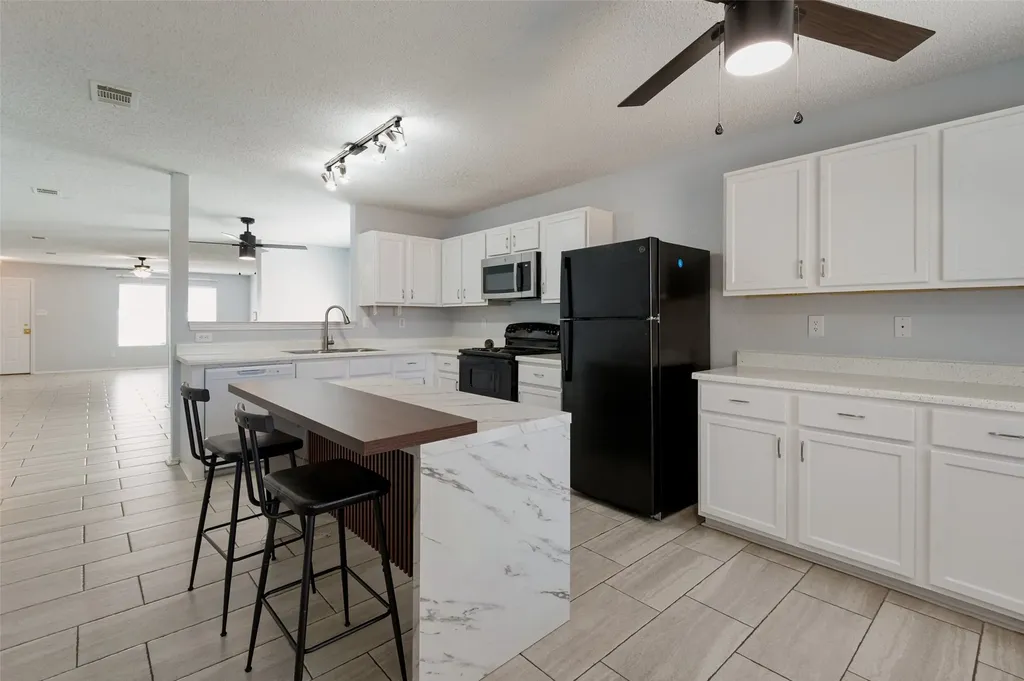1008 White Dove Drive Arlington TX 76017