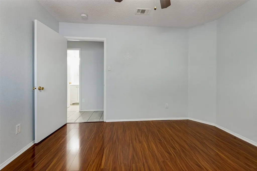 1008 White Dove Drive Arlington TX 76017