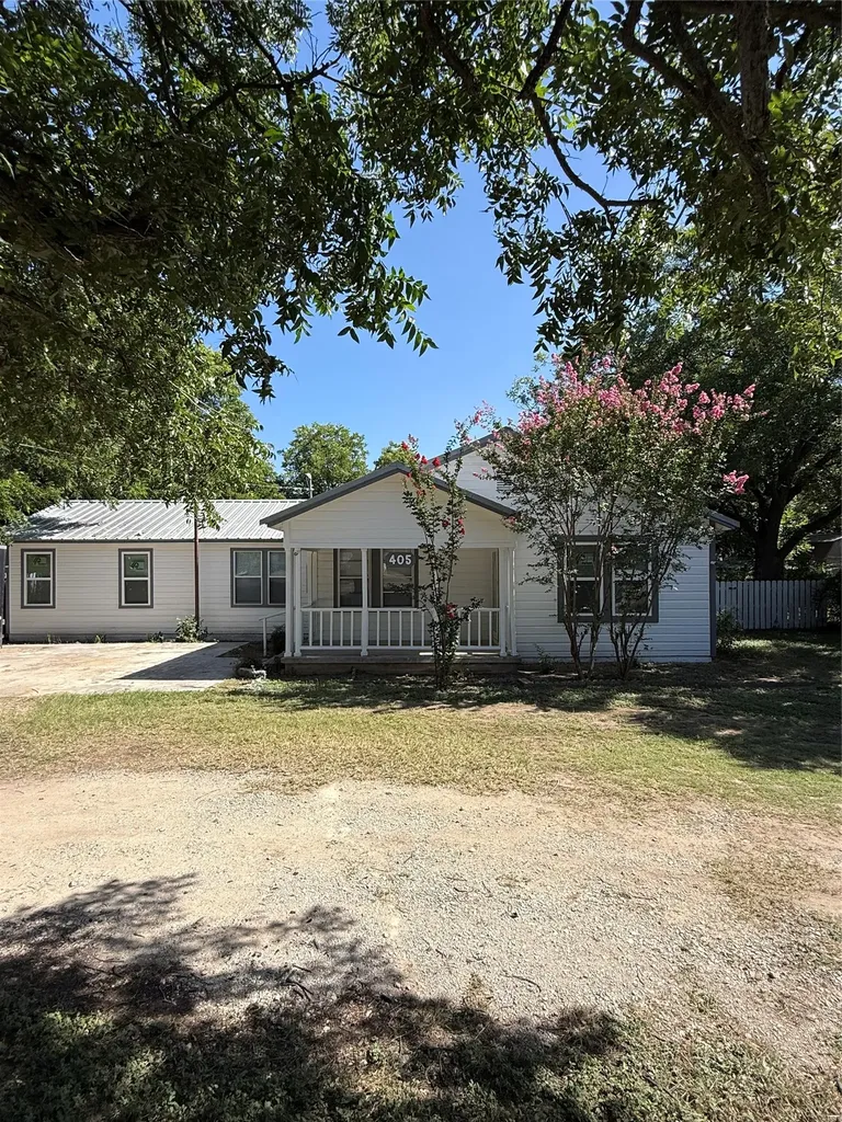 405 W Hall Street Bangs TX 76823