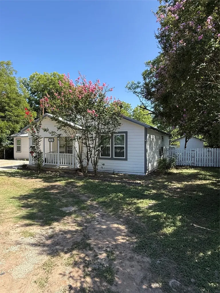 405 W Hall Street Bangs TX 76823