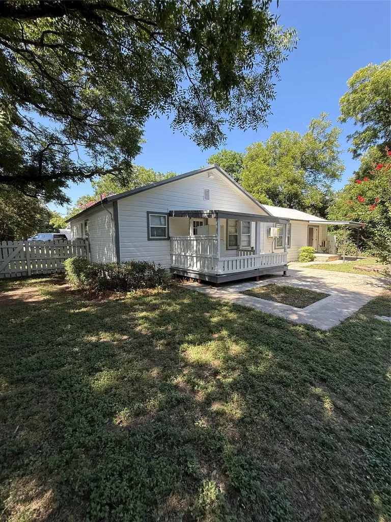 405 W Hall Street Bangs TX 76823