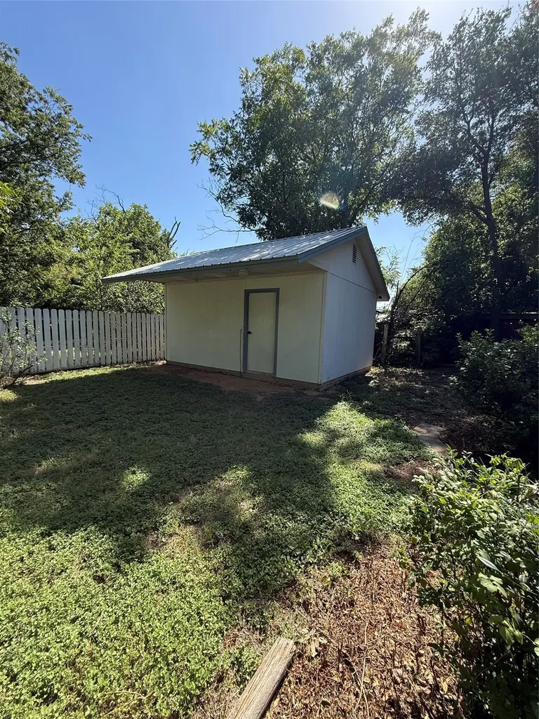 405 W Hall Street Bangs TX 76823