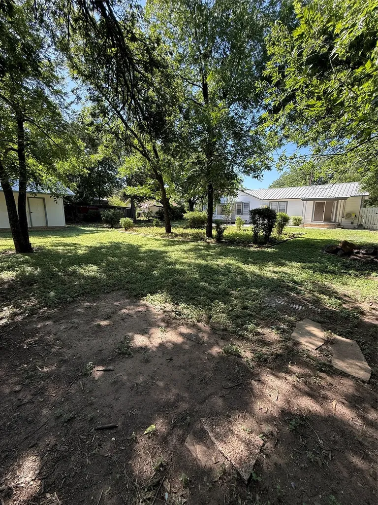 405 W Hall Street Bangs TX 76823