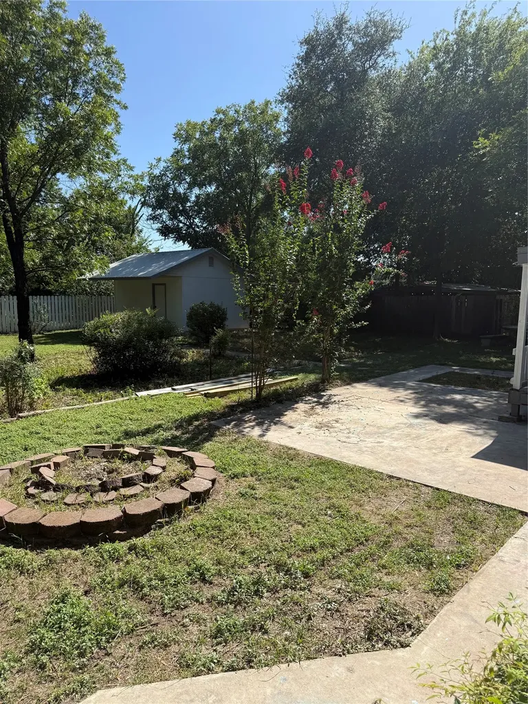 405 W Hall Street Bangs TX 76823