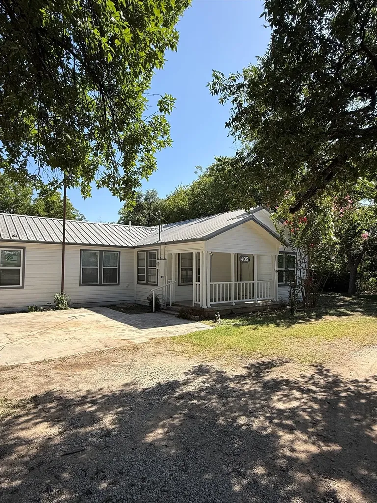 405 W Hall Street Bangs TX 76823