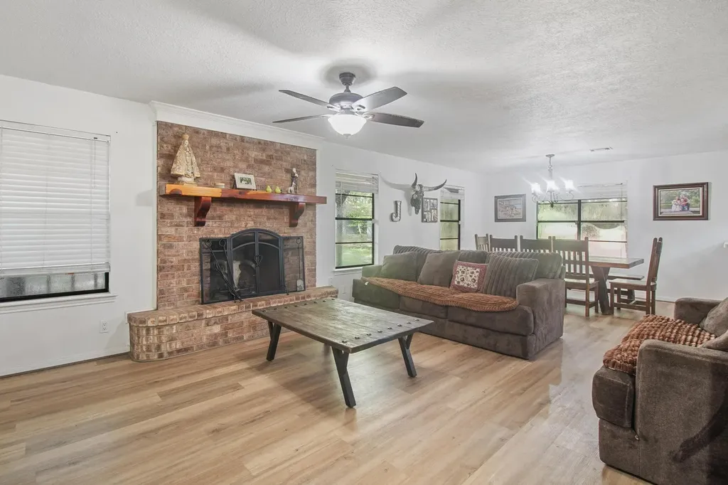 19359 Forest Road 219 Richards TX 77873