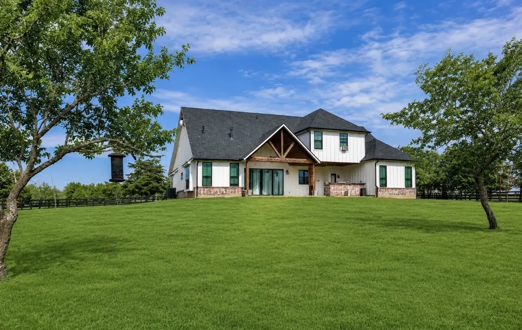 1205 Northshore Lane Valley View TX 76272