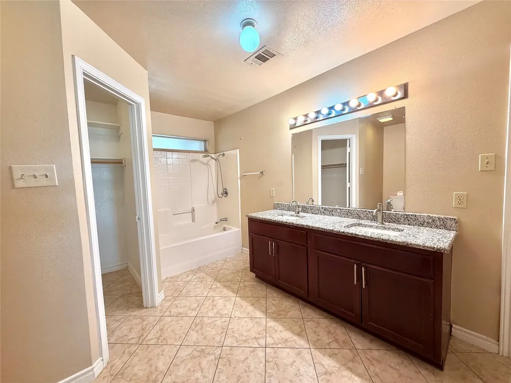 2616 18th Street W Irving TX 75060