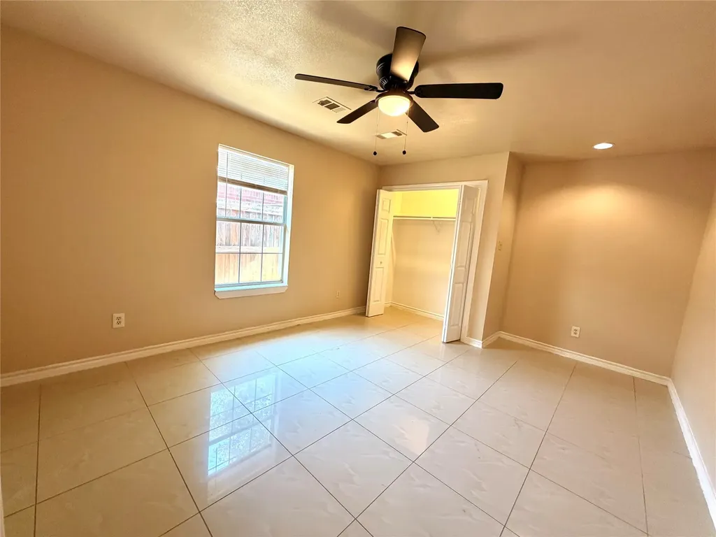 2616 18th Street W Irving TX 75060