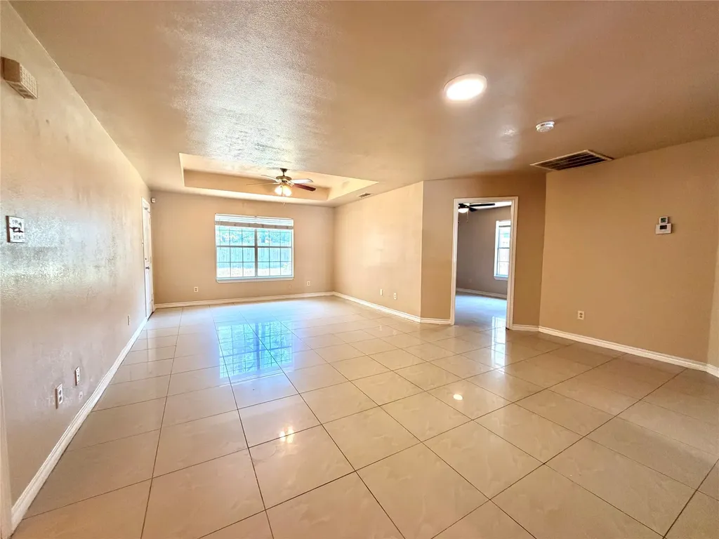 2616 18th Street W Irving TX 75060