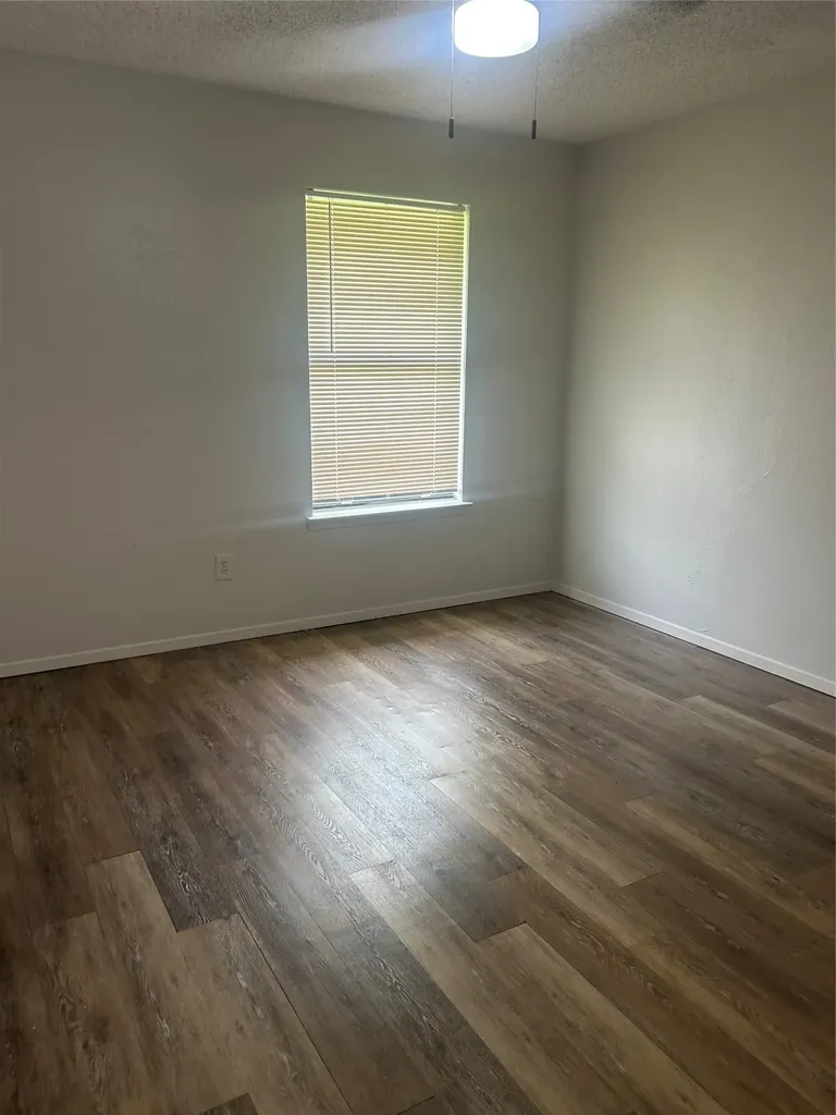 513 S Beverly Street Crowley TX 76036