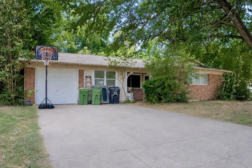 505 Lynda Lane Arlington TX 76010