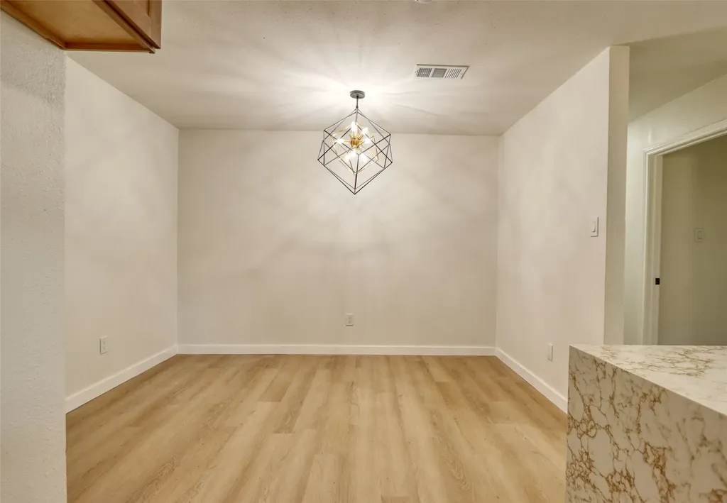 729 Oakwood Avenue Hurst TX 76053
