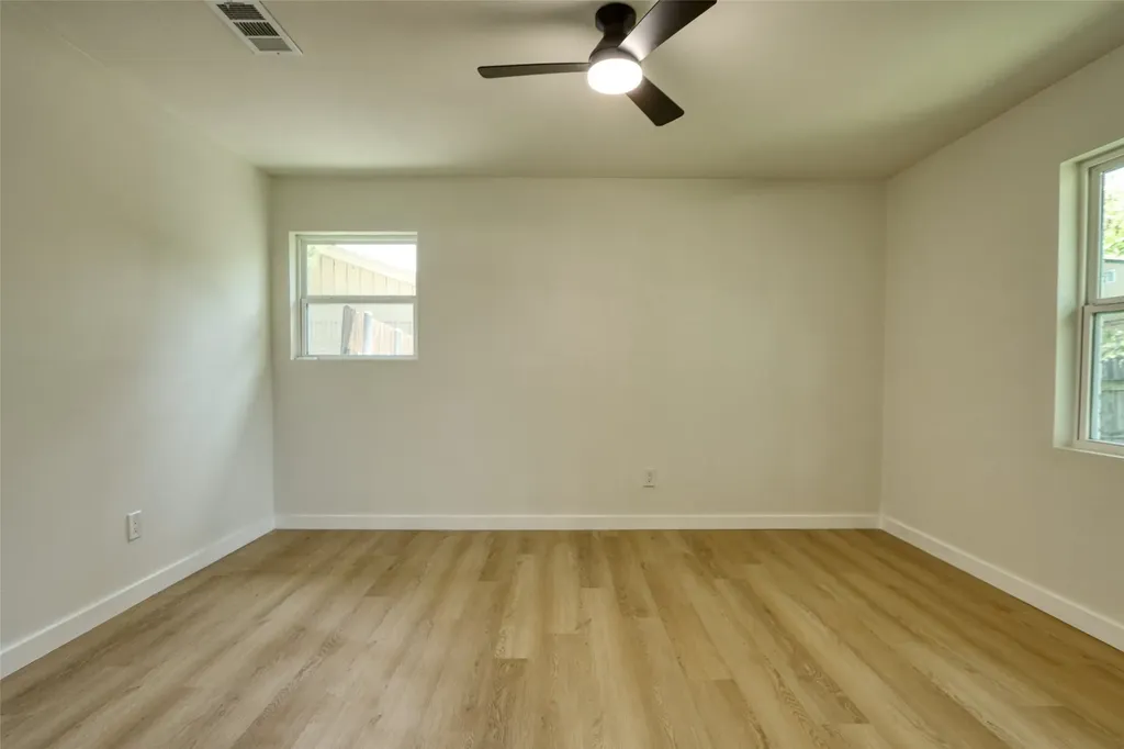 729 Oakwood Avenue Hurst TX 76053