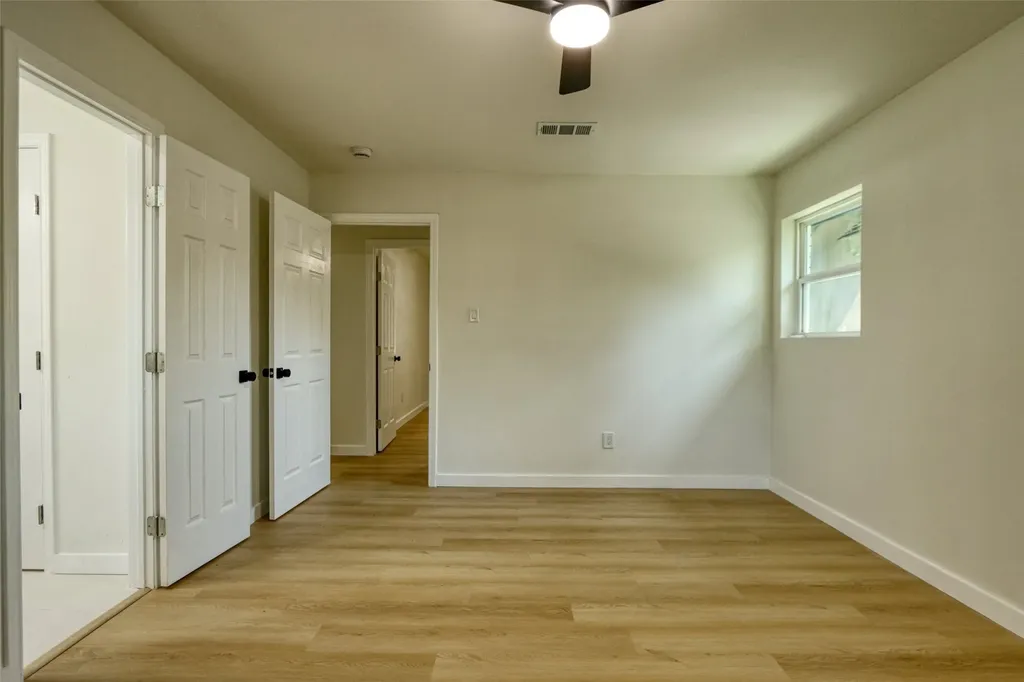 729 Oakwood Avenue Hurst TX 76053