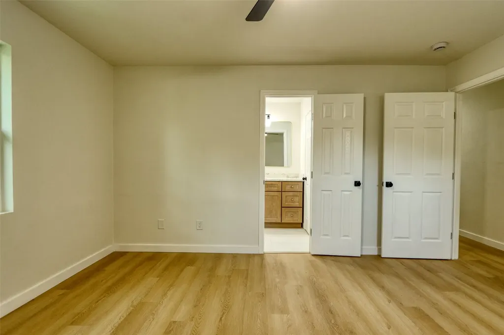 729 Oakwood Avenue Hurst TX 76053