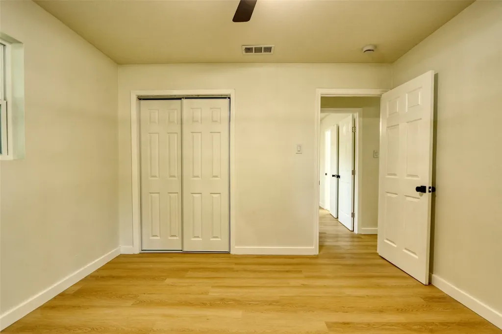 729 Oakwood Avenue Hurst TX 76053