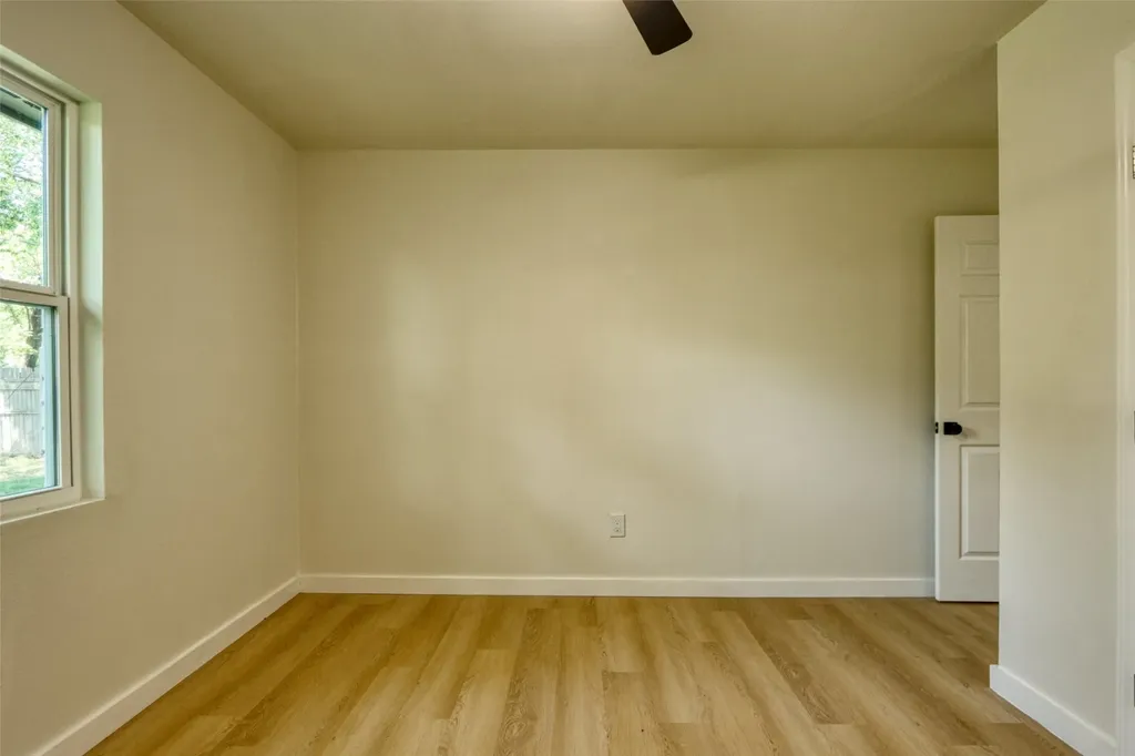 729 Oakwood Avenue Hurst TX 76053