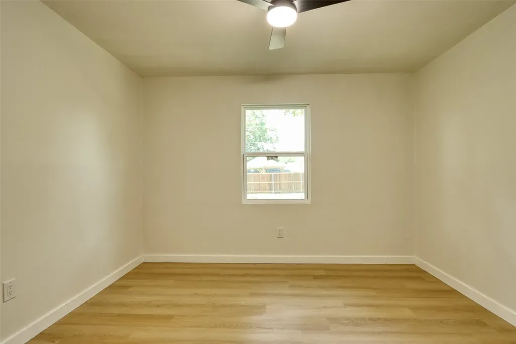 729 Oakwood Avenue Hurst TX 76053