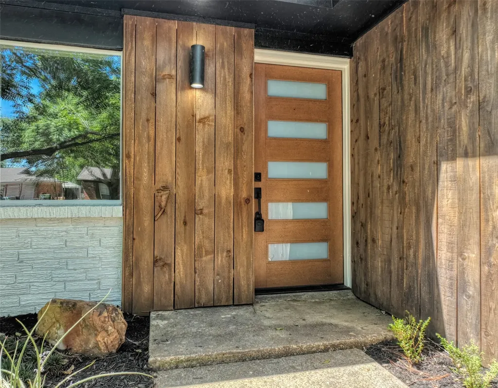 729 Oakwood Avenue Hurst TX 76053