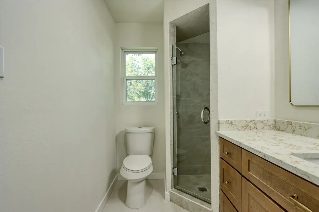 729 Oakwood Avenue Hurst TX 76053
