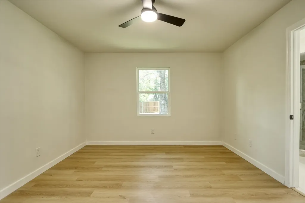 729 Oakwood Avenue Hurst TX 76053