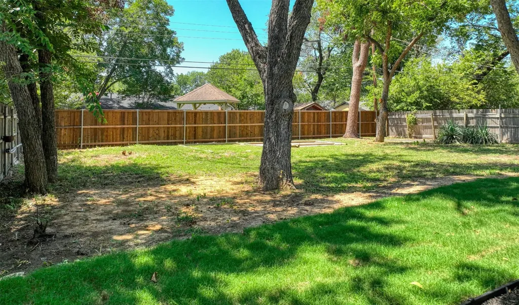 729 Oakwood Avenue Hurst TX 76053
