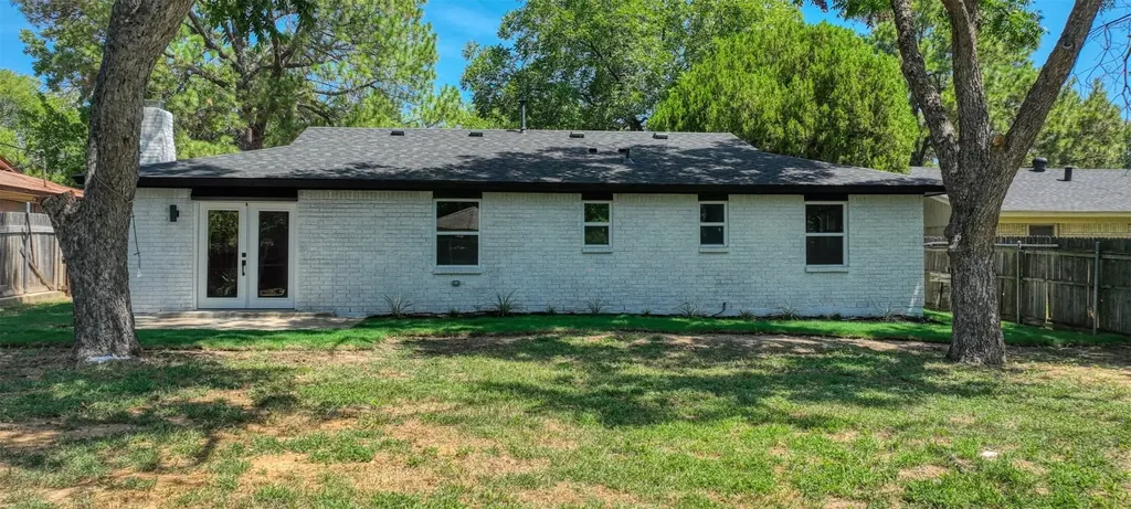 729 Oakwood Avenue Hurst TX 76053