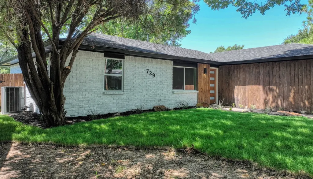 729 Oakwood Avenue Hurst TX 76053