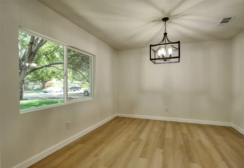 729 Oakwood Avenue Hurst TX 76053